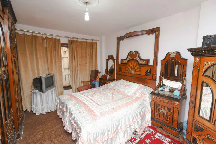 شقة للبيع 160م  ميامي (ش أبو العرب)،