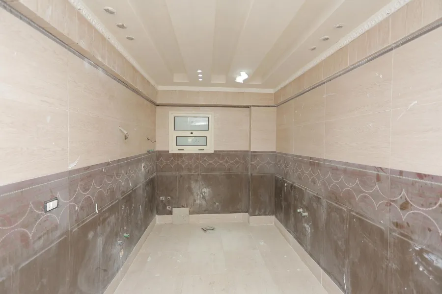 شقة للبيع 290م ثروت -خطوات من البحر وش أبو قير