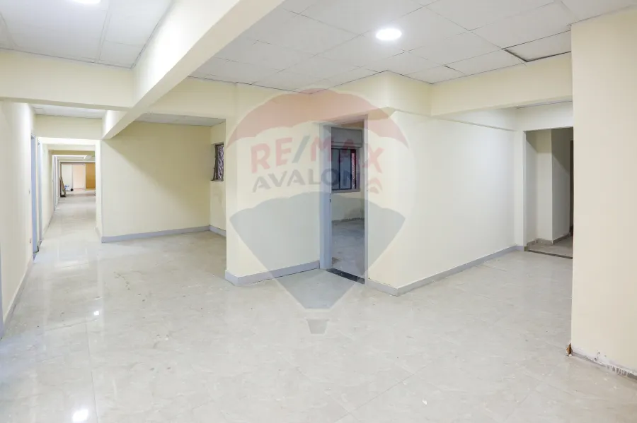 مكاتب إدارية للايجار مساحات مختلفة تبدأ من 20 م بمحطة الرمل (شارع فؤاد)