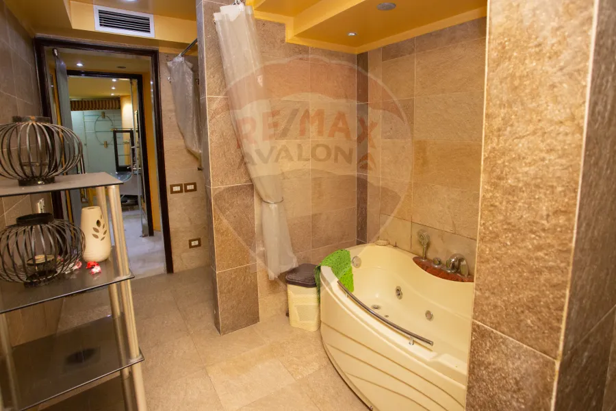 Commercial unit for rent 170 m Kafr Abdo (inside Sama Roushdy Mall)