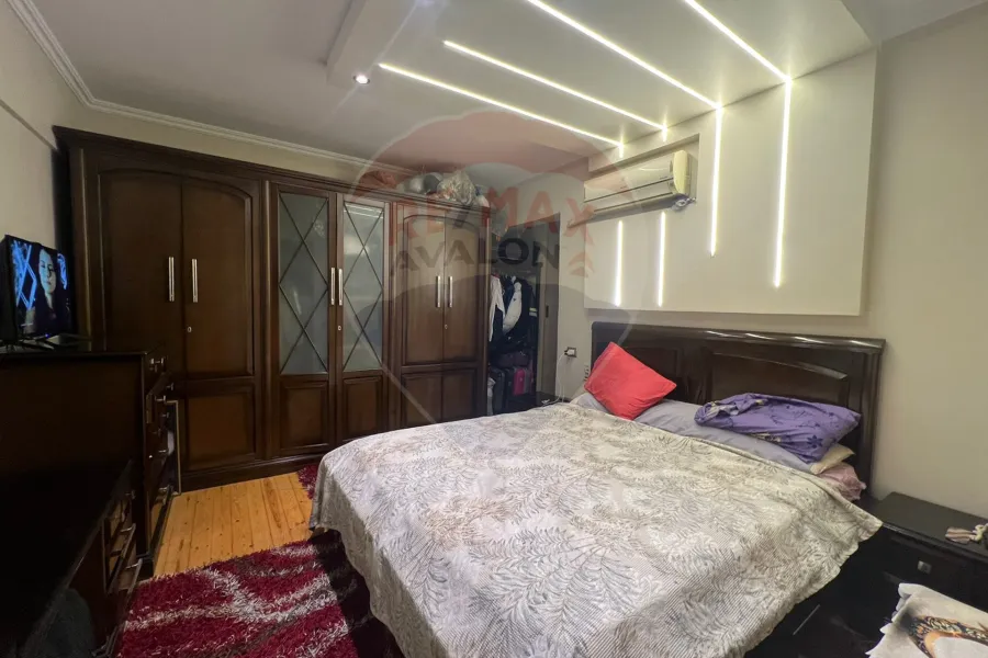 شقة للبيع 150 م  كامب شيزار (ش احمد قمحة - المكتبات)