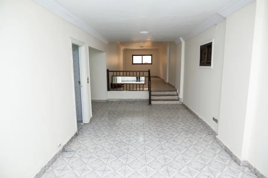 شقة للبيع 175م سيدي بشر (ناصية ش محمد نجيب مع جمال عبد الناصر)