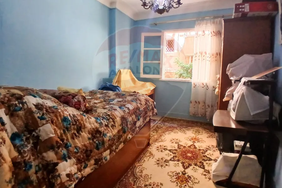 شقة للبيع 100 م كفر عبده (ش  سكينه بنت الحسين)