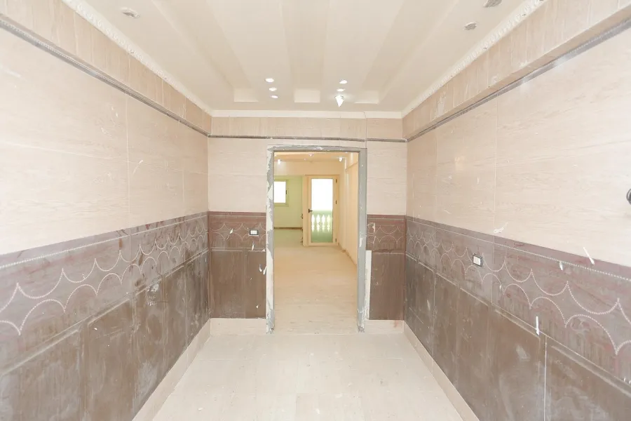 شقة للبيع 290م ثروت -خطوات من البحر وش أبو قير