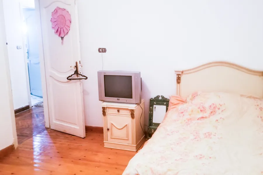 شقة للإيجار 170 م سابا باشا (خطوات من البحر)