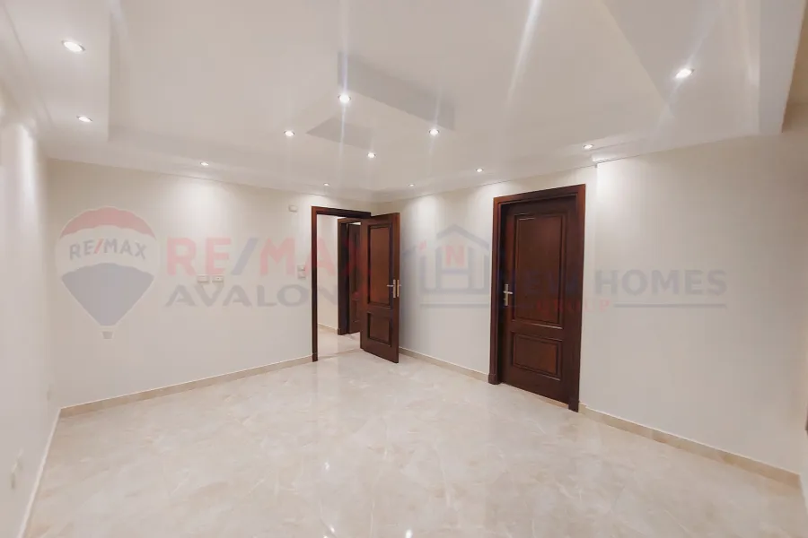 Administrative unit for rent 107 m Smouha (Fawzy Moaaz st - brand building)