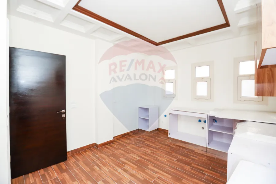 standalon Villa for Sale 418 m King Marriott (jiwar Compound)