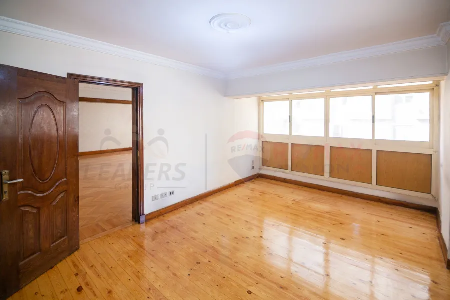 شقة للبيع 250 م لوران (ش أبوقير)