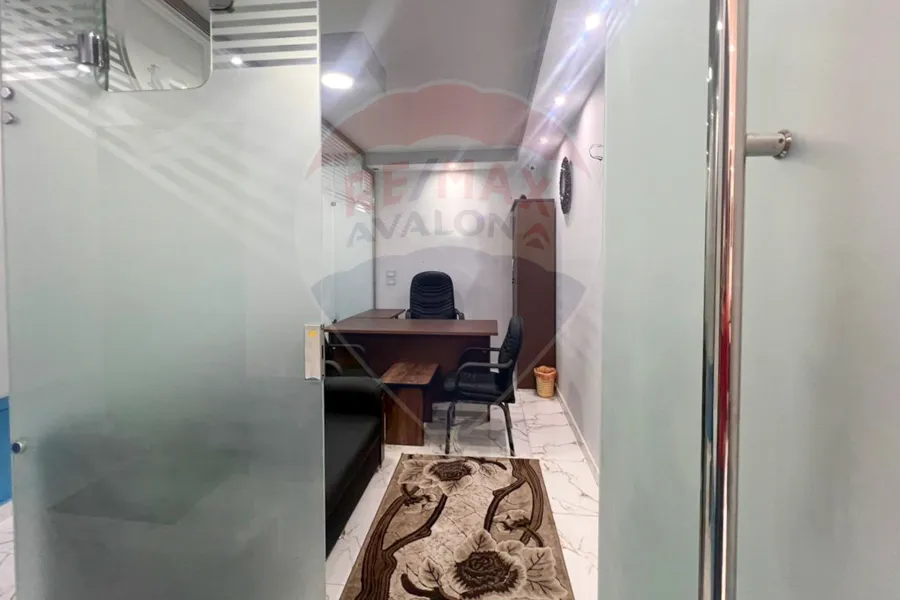 مقر إداري مفروش للايجار 135 م محطة الرمل (ش شكور)