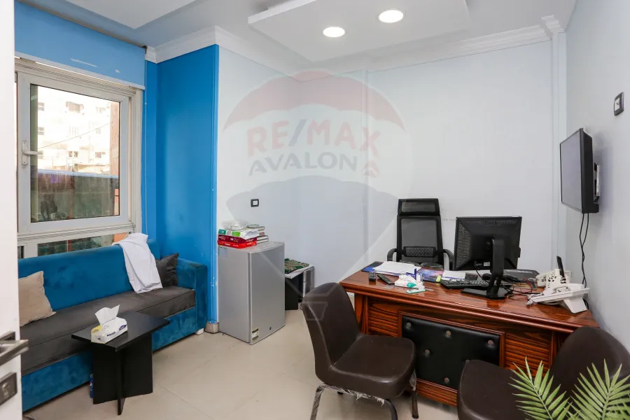 Medical Center for sale 220 m Al Azarita (Sutter St)