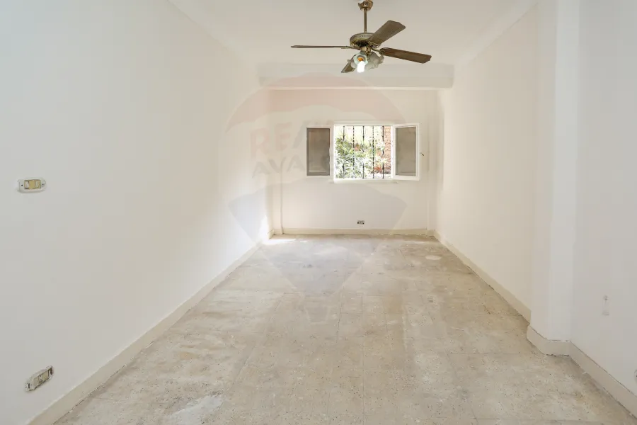 فيلا للبيع 250 م سموحة (ش مصطفي كامل)