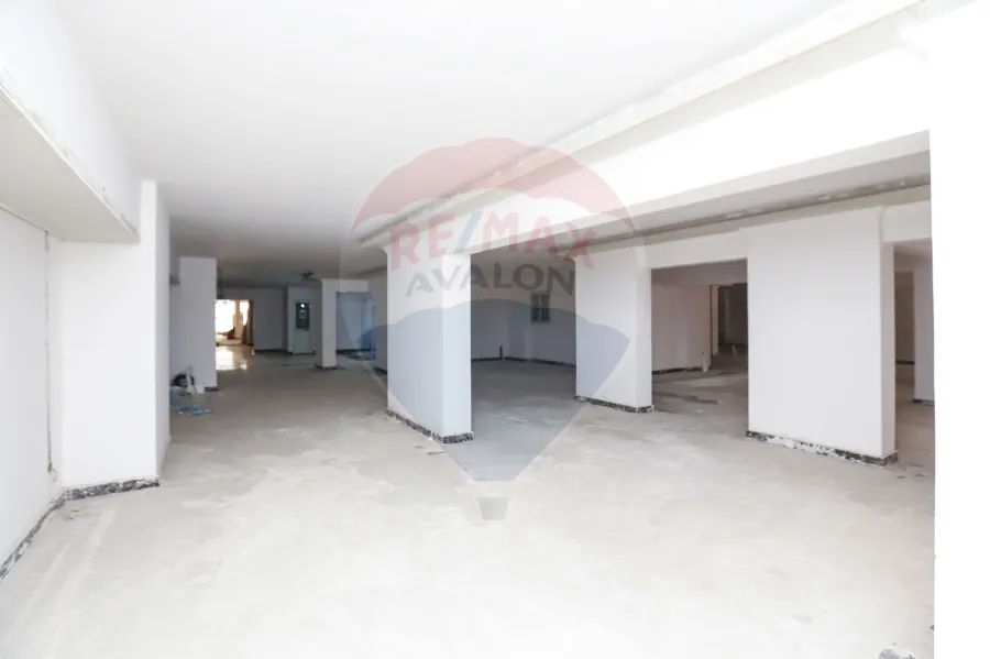 محل تجارى + ميزان للايجار 1800 م فيكتوريا  ( شارع احمد بن حنبل متفرع من جميلة ابو حريد )