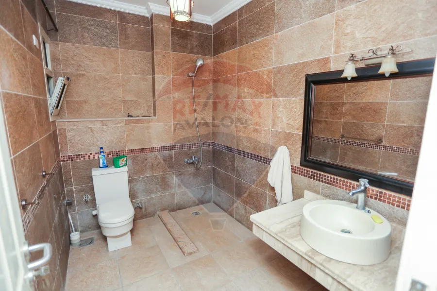 شقة للبيع 250 م سموحة (ش حسن علام)