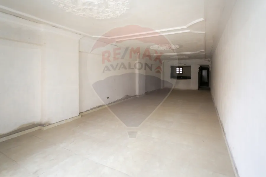 شقة للبيع 185 م محرم بك (ش زين العابدين)