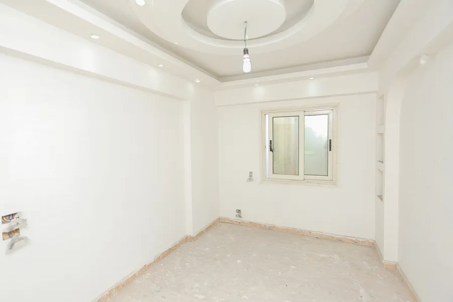 شقة للبيع 290م ثروت -خطوات من البحر وش أبو قير