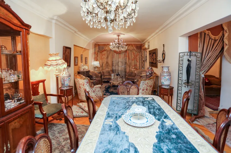 شقة للبيع 125 م كفر عبده (ش خليل الخياط)