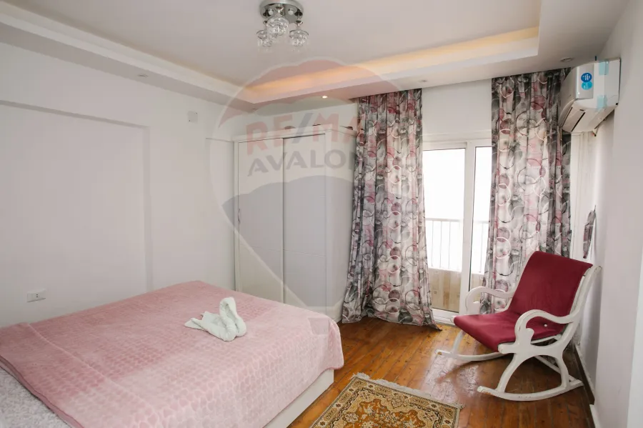 شقة للبيع 130 م لوران (علي البحر مباشرة)