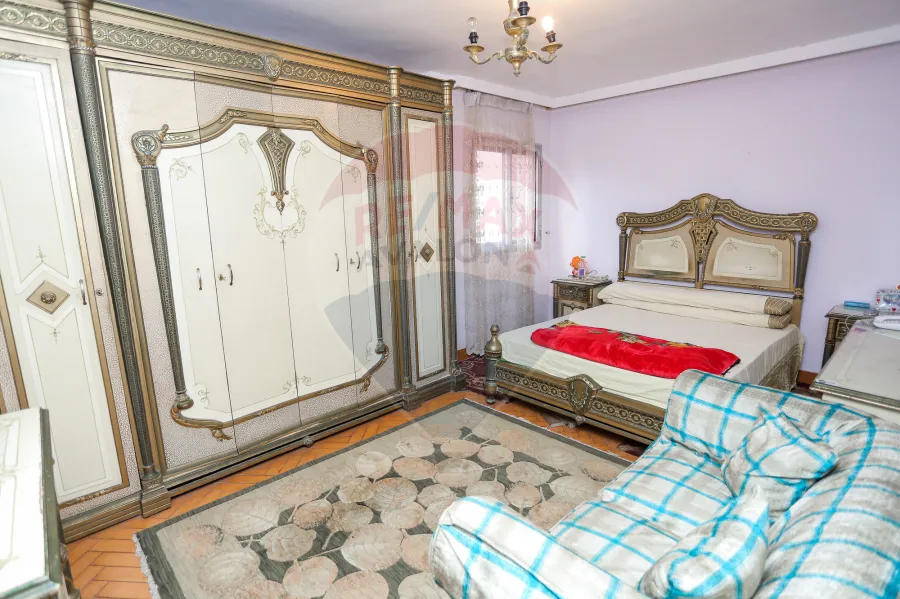 شقة للبيع 200 م لوران ( خطوات من ش شعراوى والبحر )