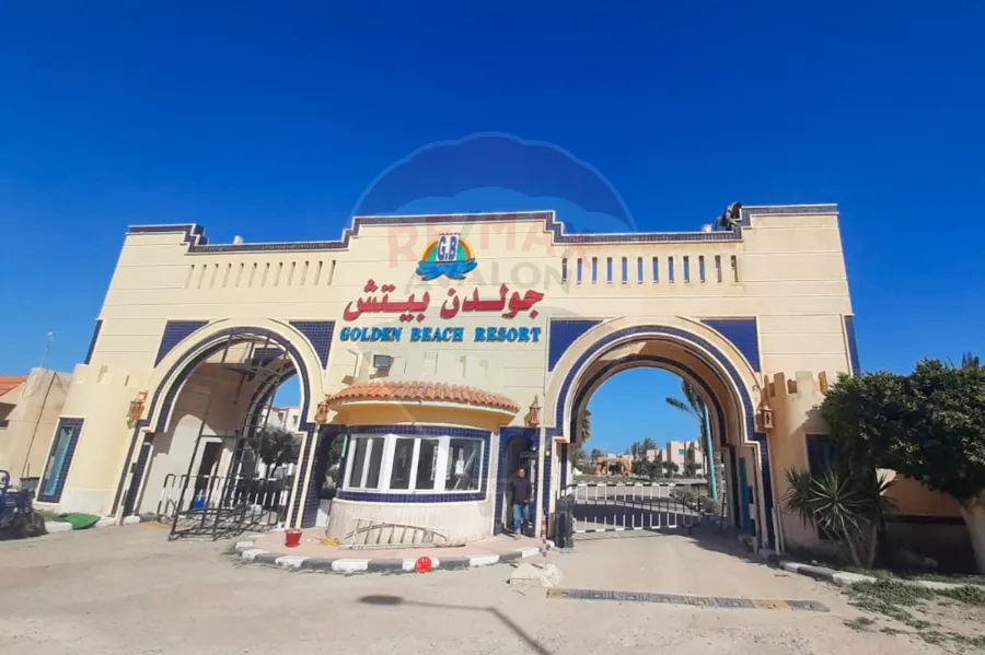 2 شاليه للبيع 160 م + حديقة الساحل الشمالي ( قرية جولدن بيتش - بحري الطريق )