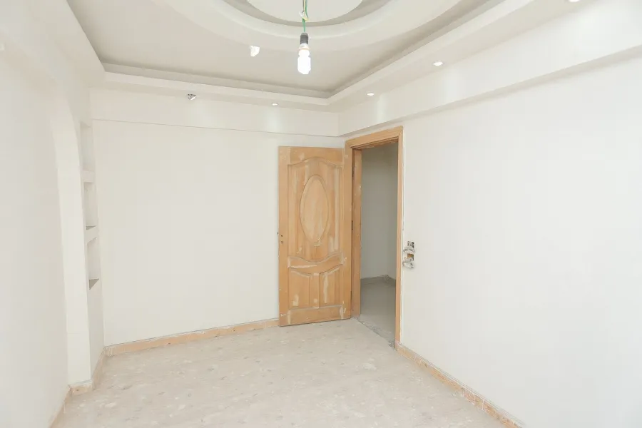 شقة للبيع 290م ثروت -خطوات من البحر وش أبو قير