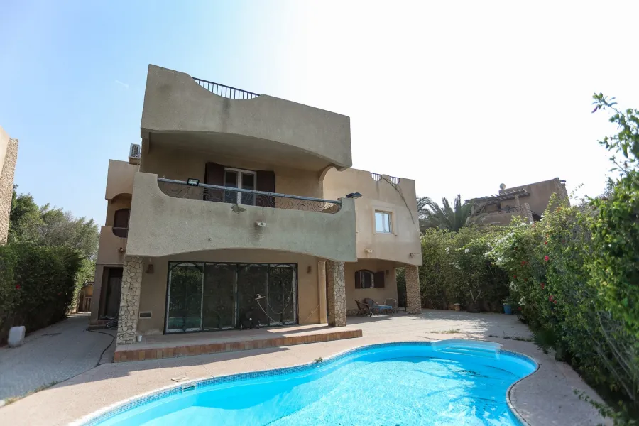 Villa for sale 700m King Marriott (Compound Bostan Mena)