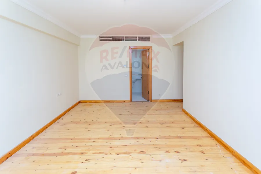 شقة للبيع 271 م سموحة (ش البرت الاول)