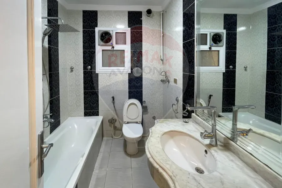 Apartment for rent 135 m Sidi Bishr (branching off Gamal Abdel Nasser Street)
