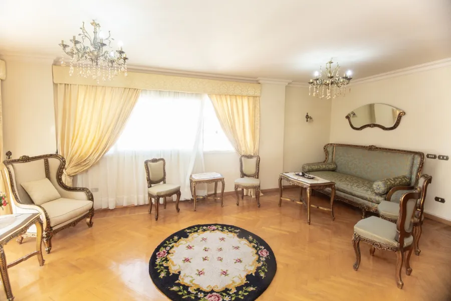 شقة للإيجار مفروش 265 ثروت (على الترام مباشرة)