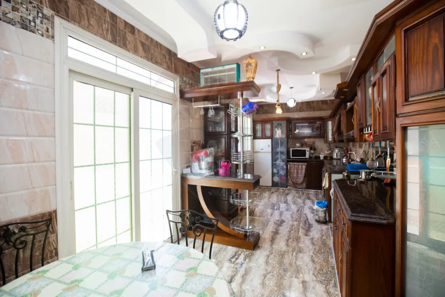 شقة للبيع 360 م + 360 م رووف ملكية خاصة سموحة (كومباوند حدائق اللوتس - ش الهيلتون )