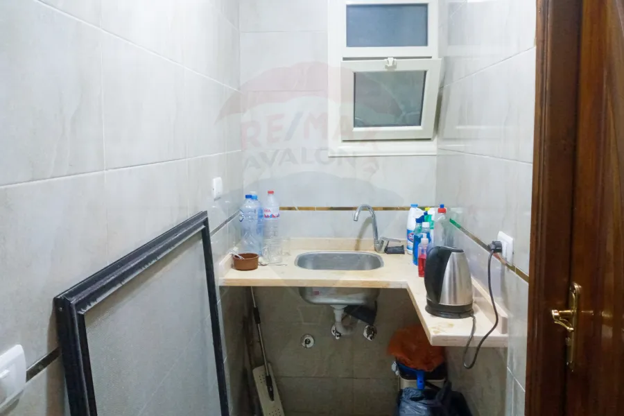 مقر اداري للايجار  100 م  محطة الرمل (شارع شاكور)