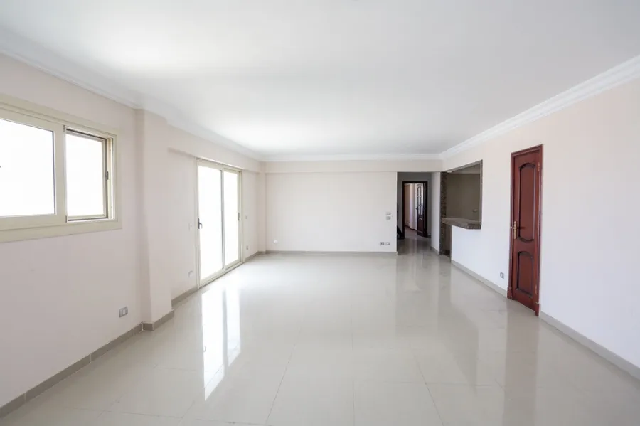 شقة للبيع 185م سموحة  ( كوبري 14 مايو)