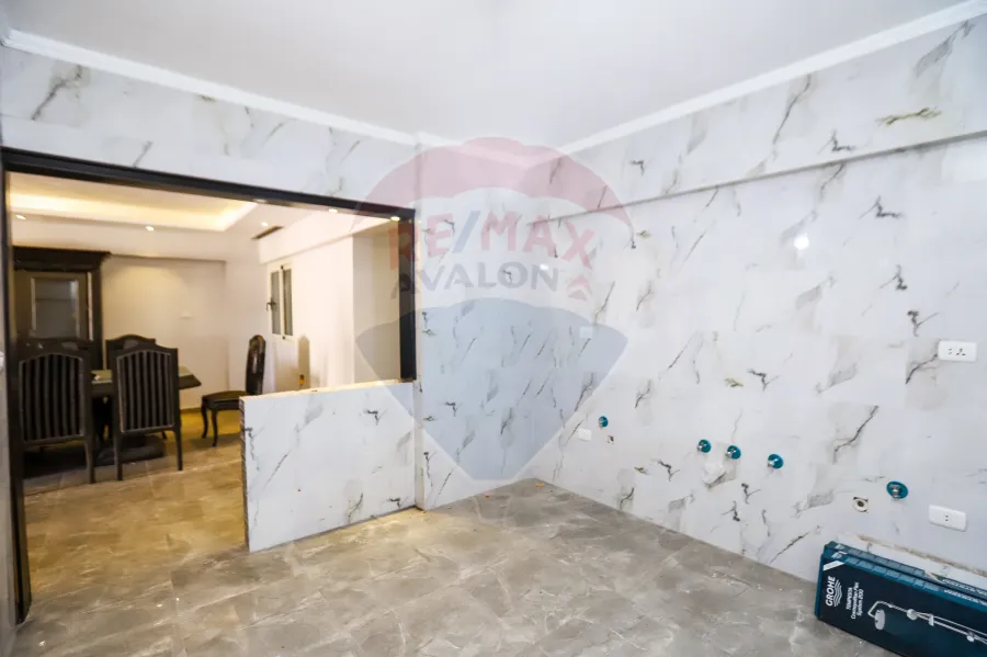 شقة للبيع 250 م رشدي (ش إبراهيم حلمي)