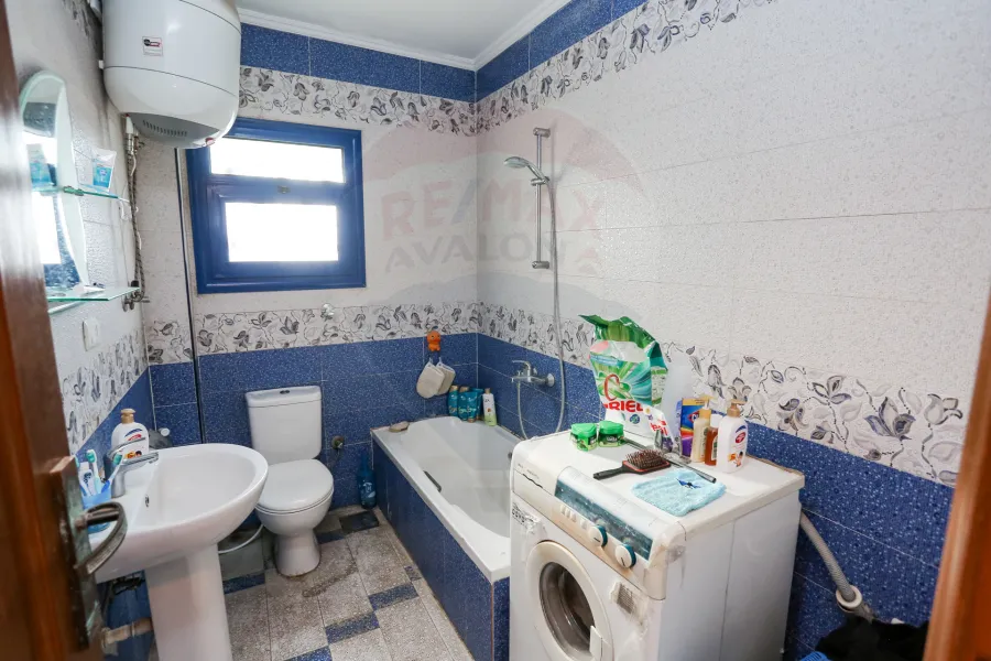 شقة للبيع 195 م كفرعبدة (ش امير البحار)