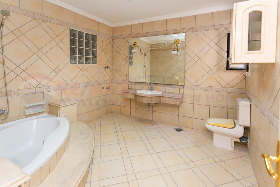 شقة للبيع 330 م  لوران (متفرع من ش الاقبال)