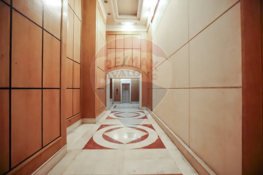 شقه للبيع 235 م سموحة (شارع فوزي معاذ الرئيسى)