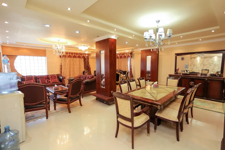 شقة للبيع 235 م الحى اللاتيني ( ش فؤاد رأساً - امام هيئة ميناء الاسكندرية )