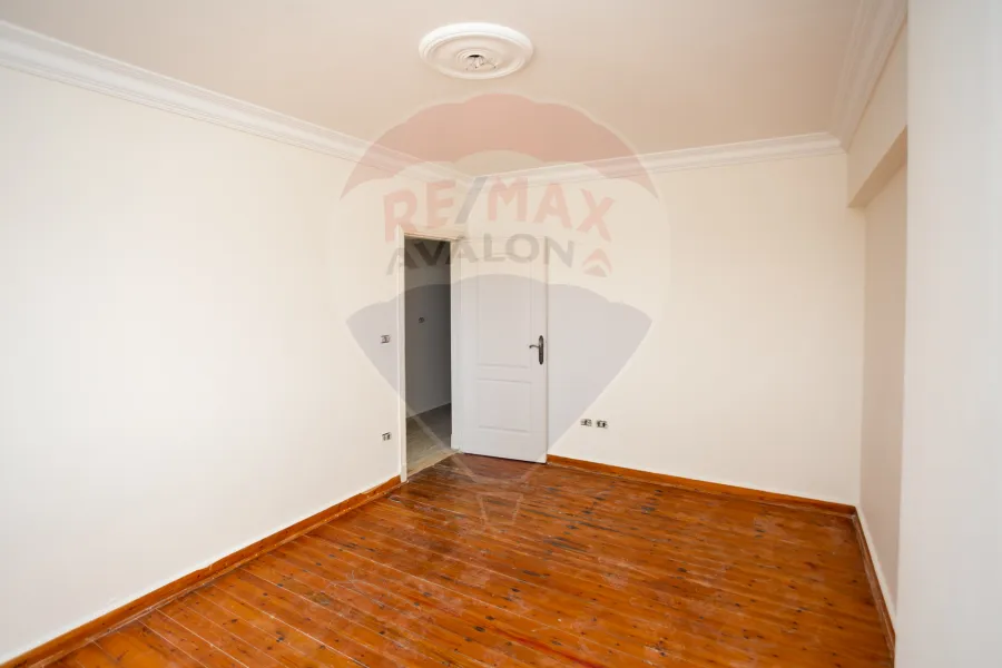 شقة للبيع 232 م كفر عبده (ش سكينة بنت الحسين)