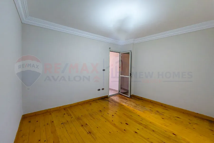 شقة للايجار 150 م كفر عبده (خطوات من ش ابو قير)