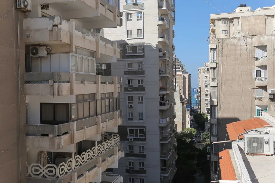 شقة للبيع 290م ثروت -خطوات من البحر وش أبو قير