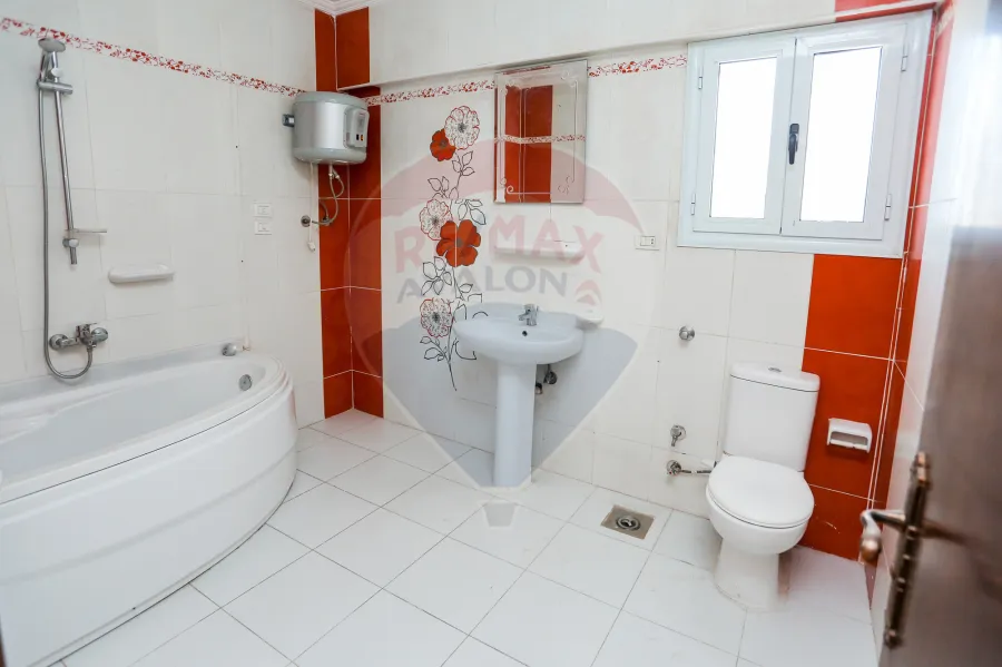 شقة للبيع 500 م  زيزينيا ( 3 نمرة من البحر - خطوات من قصر المجوهرات)