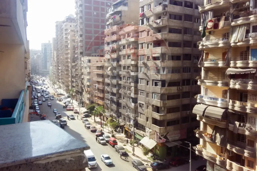 شقة للبيع 186 م سيدي بشر (ش العيسوي )