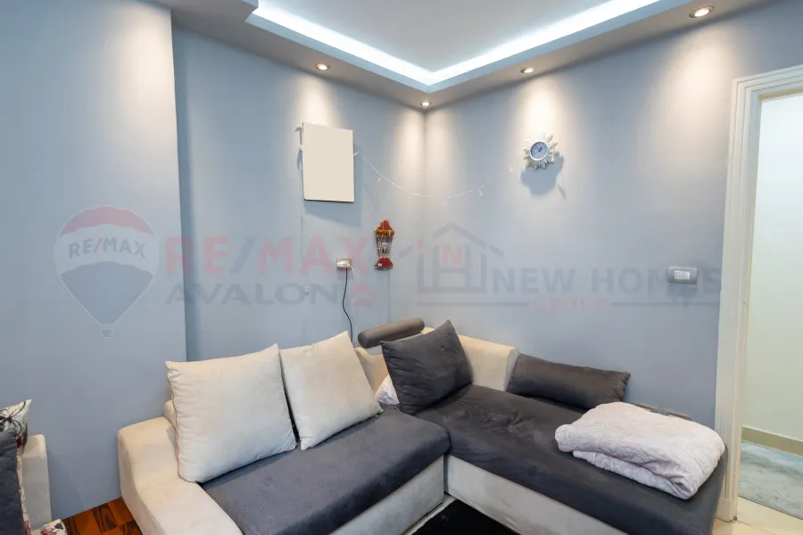 شقة للبيع 175 م لوران (تاني نمرة من ش الاقبال)