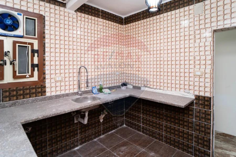 شقة للبيع 120 م صافى كامب شيزار (ثانى نمرة من البحر- فيو بحر مباشر)