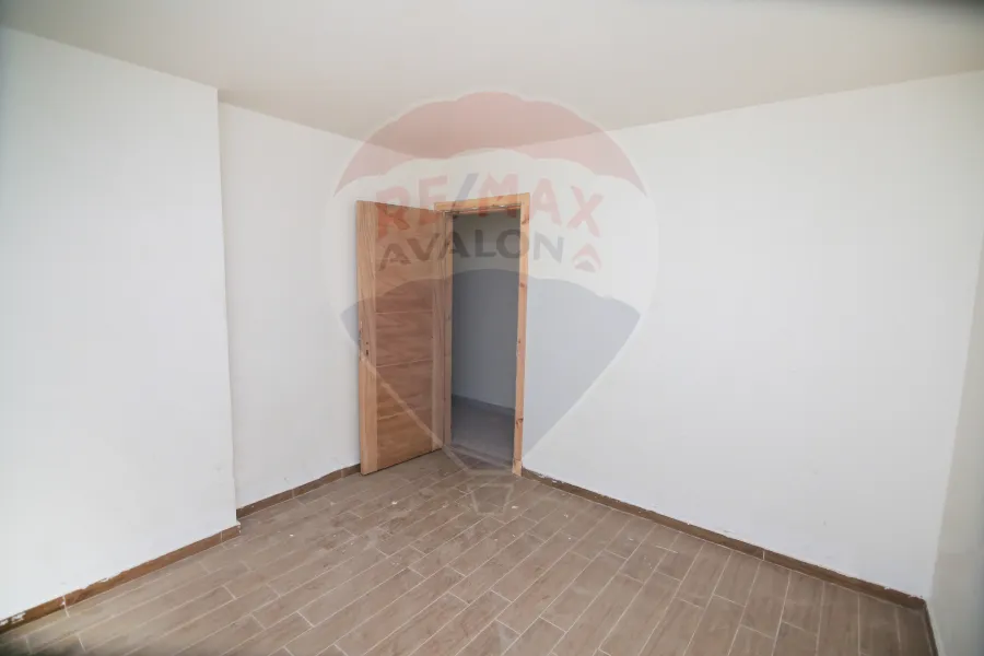 شقة للبيع 171 م كومباوند فالوري سموحة ( ش النقل والهندسة )