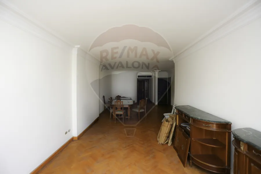 شقة للبيع 180 م سموحة (ش فوزي معاذ - الكونتيننتال قصر السلام)