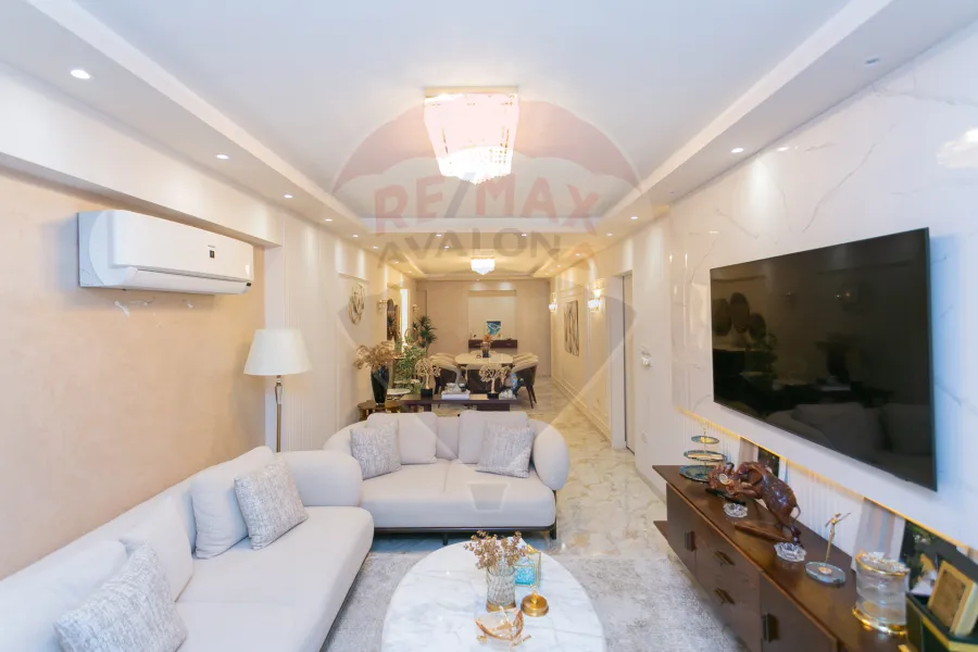 شقة للبيع 165 م محرم بك (ش قناة السويس)