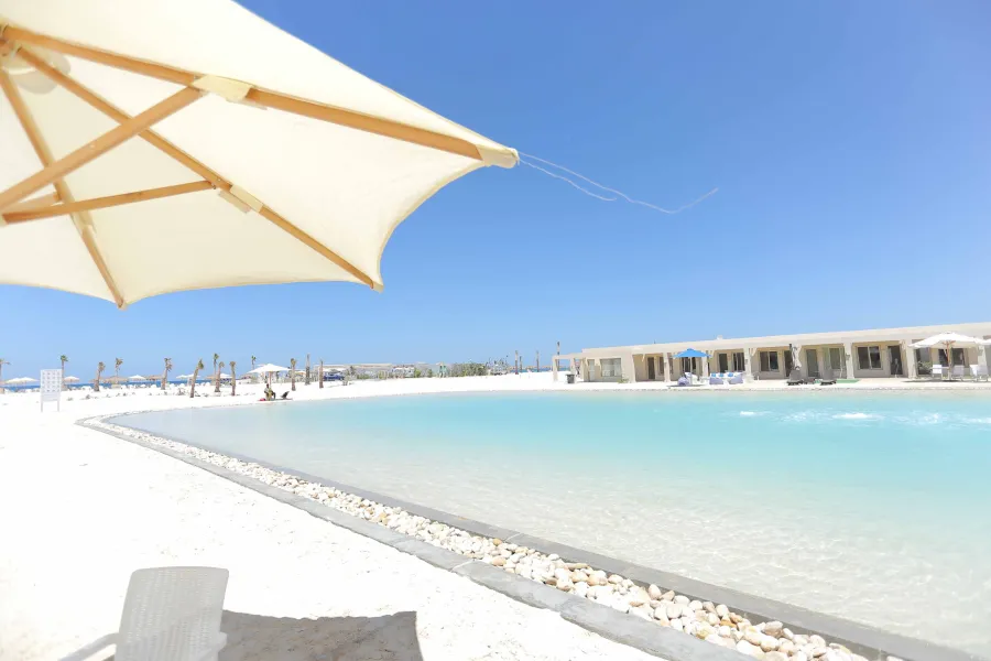 شاليه 3x1 هاسيندا وايت (الساحل الشمالي) - أول علوي وله كابينه خاصه عالبحر واللاجون