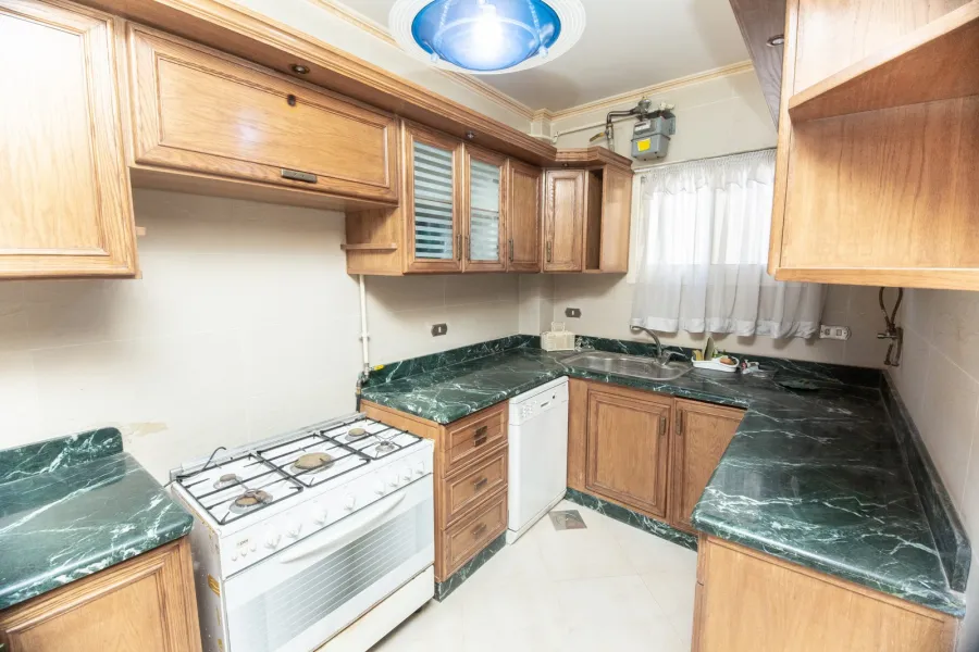 شقة للإيجار مفروش 265 ثروت (على الترام مباشرة)