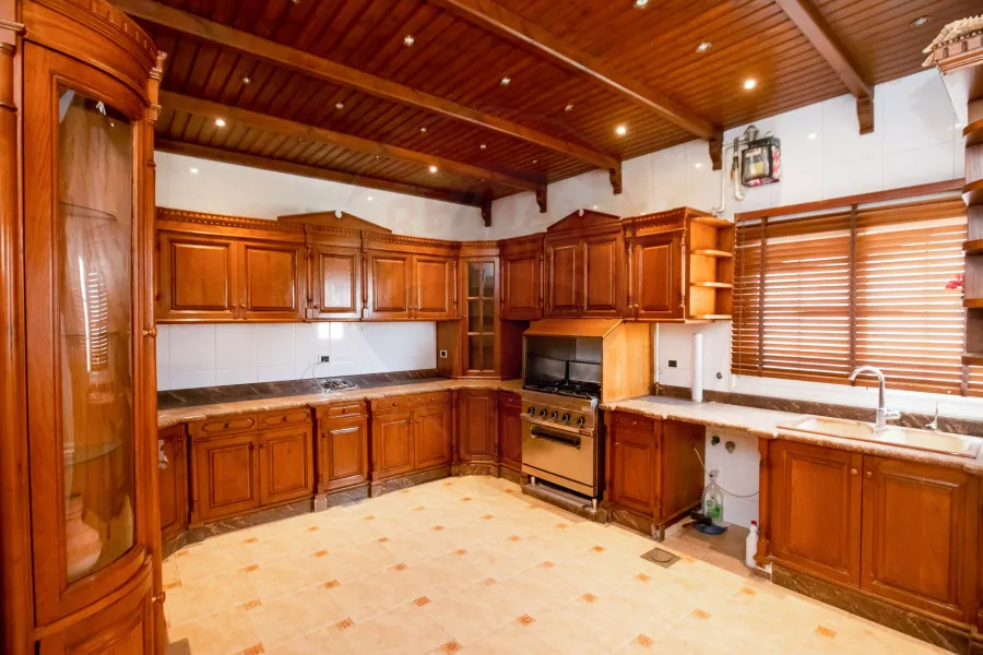 Apartment for rent 385 m Latin District (Al-Sultan Hussein St.)