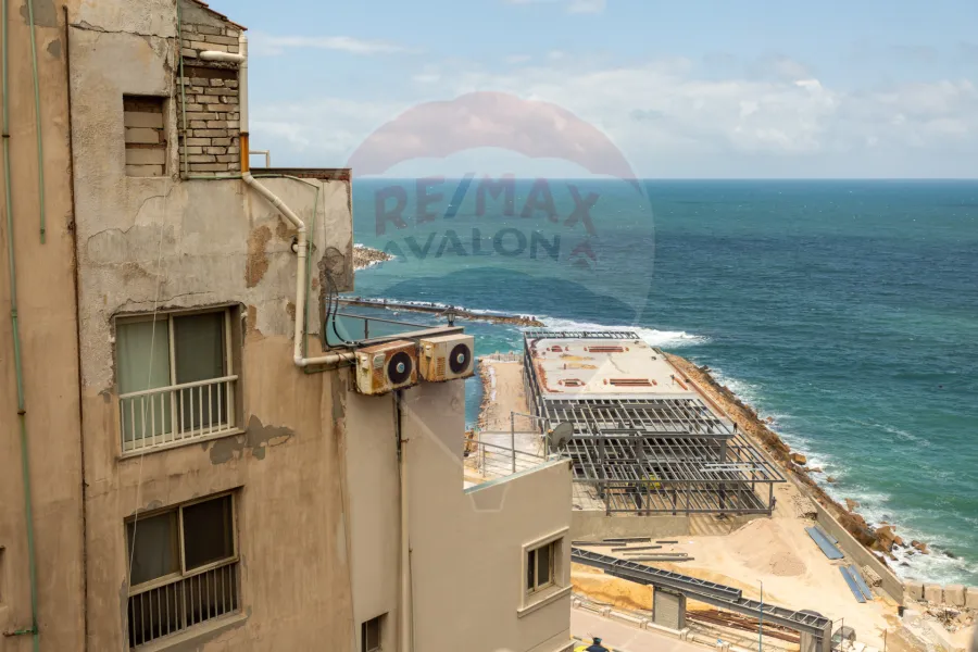 Apartment for sale 140 m Lauran (directly on the sea)